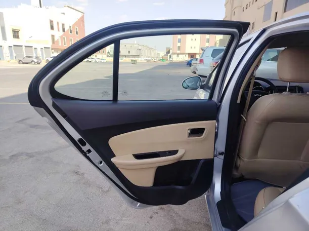 Car image 15