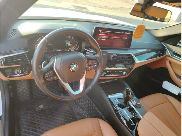 Car image 13