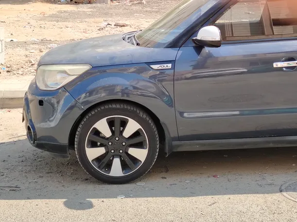 Car image 10