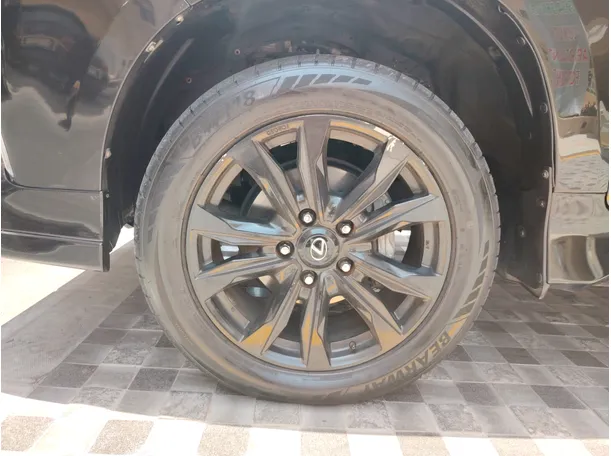 Car image 9