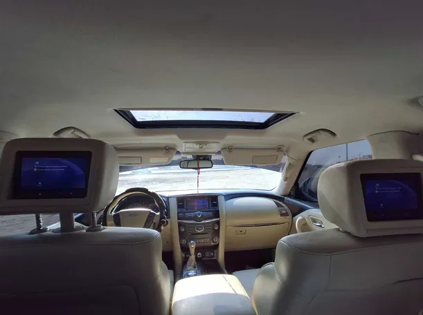 Car image 10