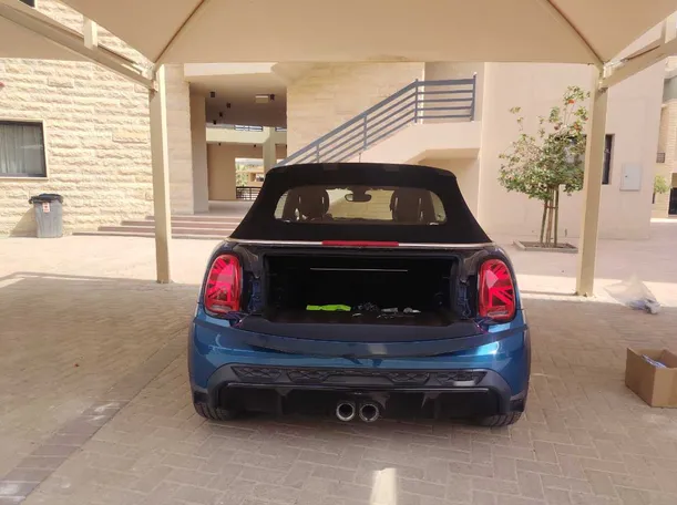 Car image 25