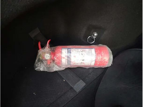 Car image 30
