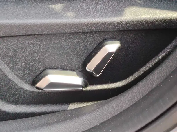 Car image 28