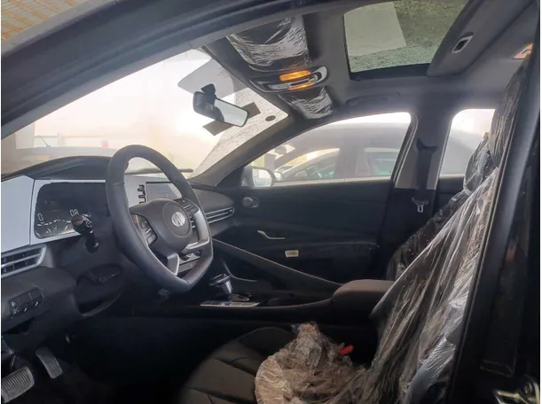 Car image 9