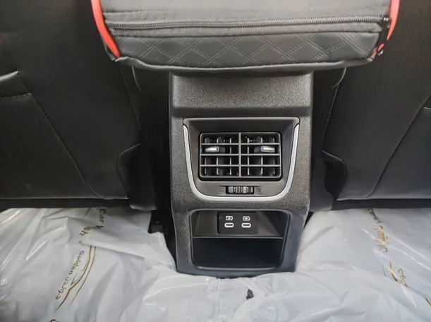 Car image 28