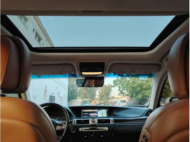 Car image 18