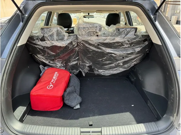 Car image 24