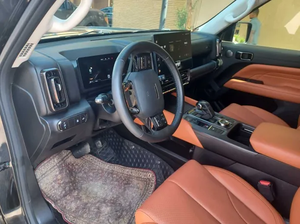 Car image 12