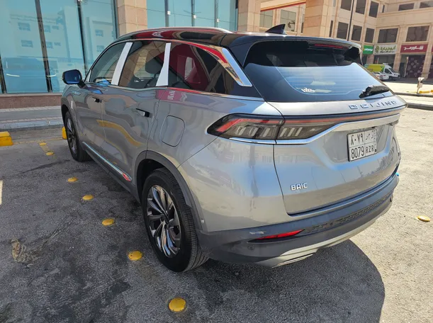 Car image 4