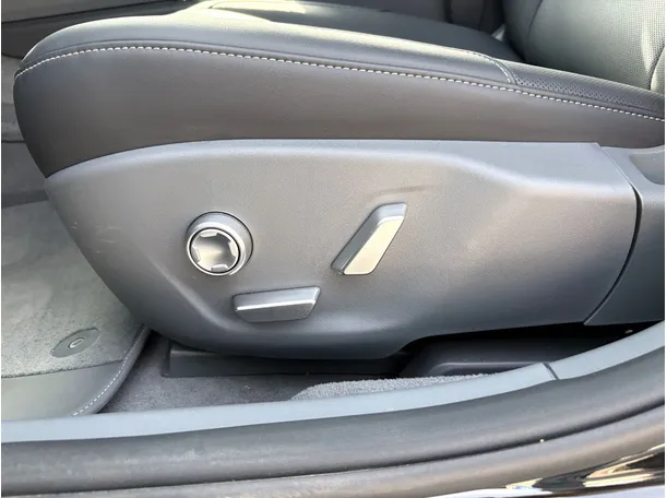 Car image 29