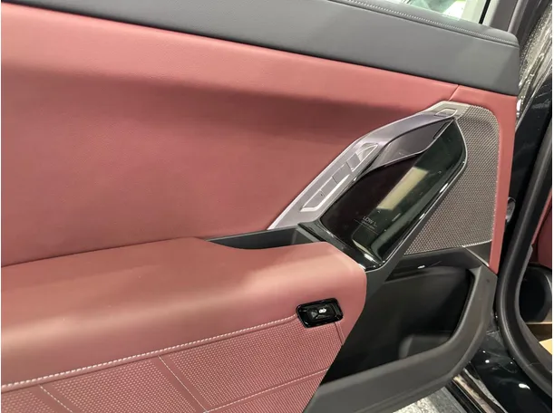 Car image 29