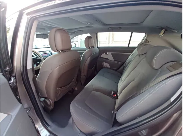 Car image 12
