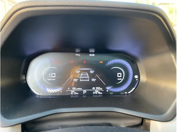 Car image 18