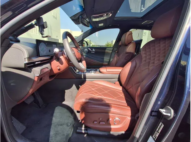 Car image 12