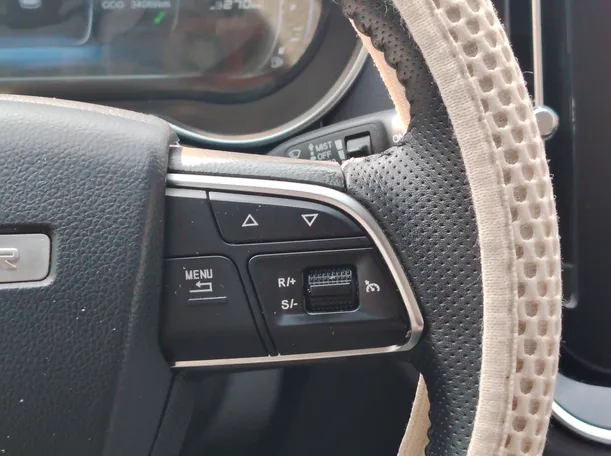 Car image 30