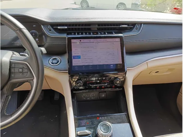 Car image 17