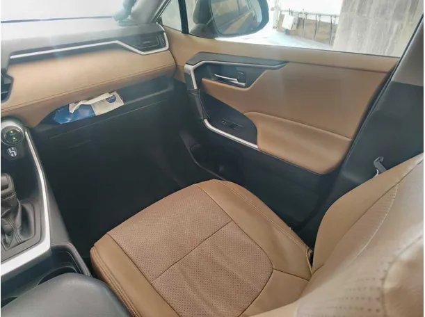 Car image 32
