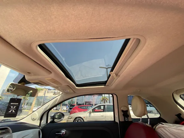 Car image 12
