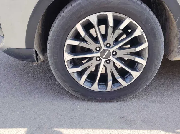 Car image 10
