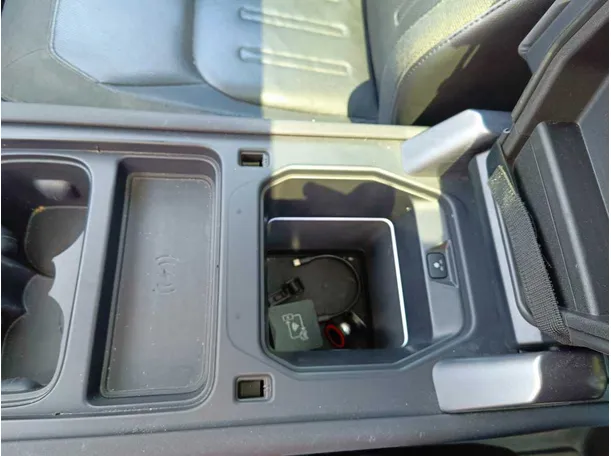 Car image 34