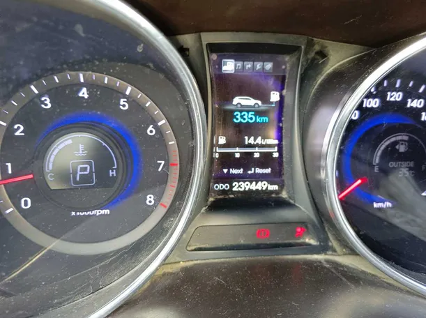 Car image 25