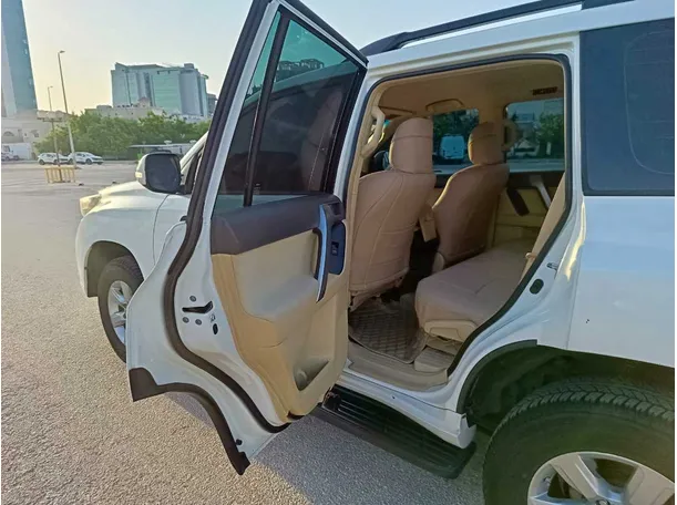 Car image 16
