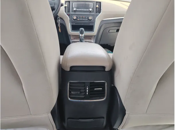 Car image 26
