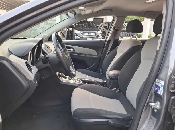 Car image 12
