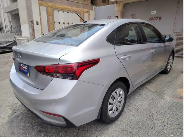 Car image 5