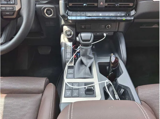 Car image 15