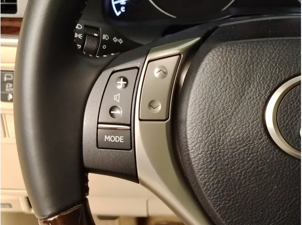 Car image 26