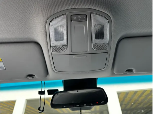 Car image 24