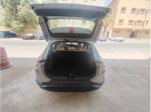 Car image 25