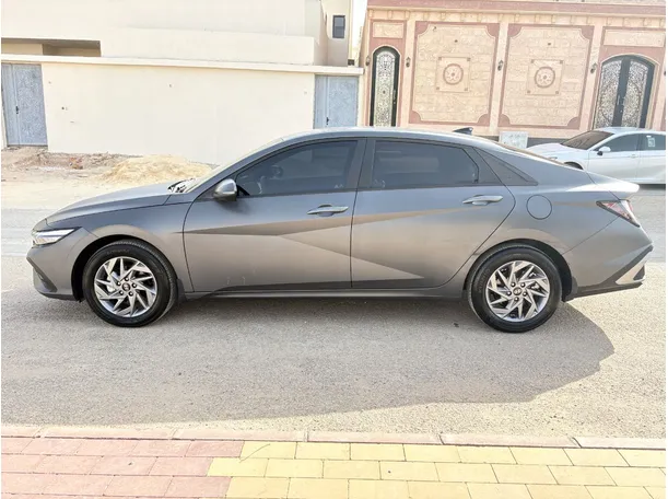 Car image 8