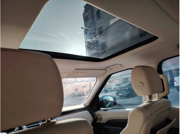 Car image 19