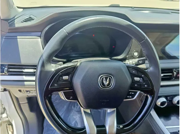 Car image 25