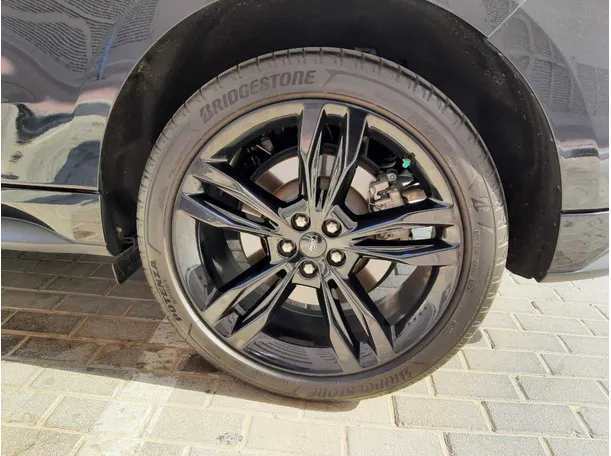 Car image 10