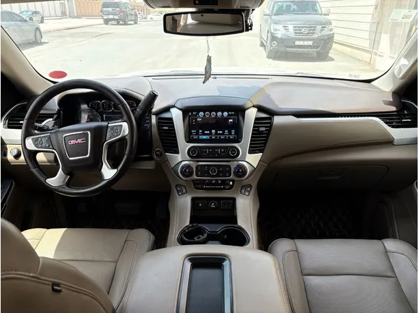 Car image 19