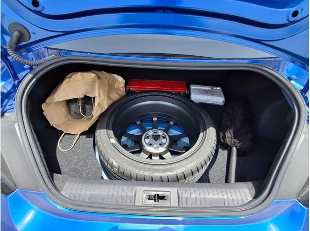 Car image 19