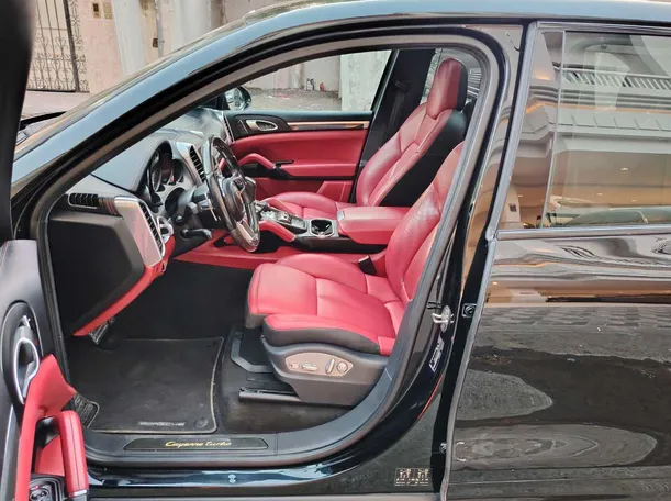 Car image 13