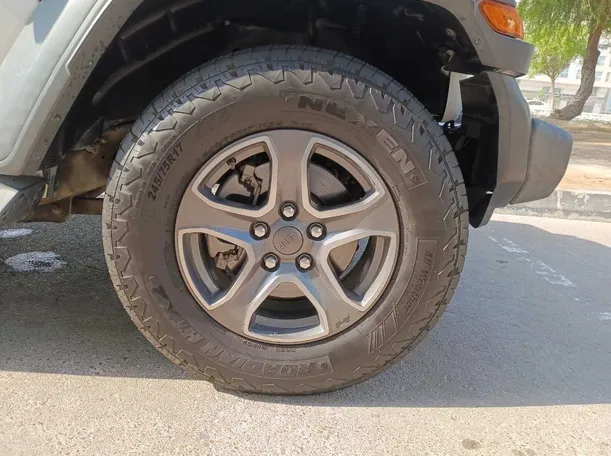 Car image 9