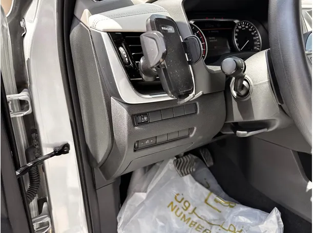 Car image 25