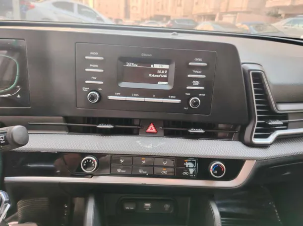 Car image 29