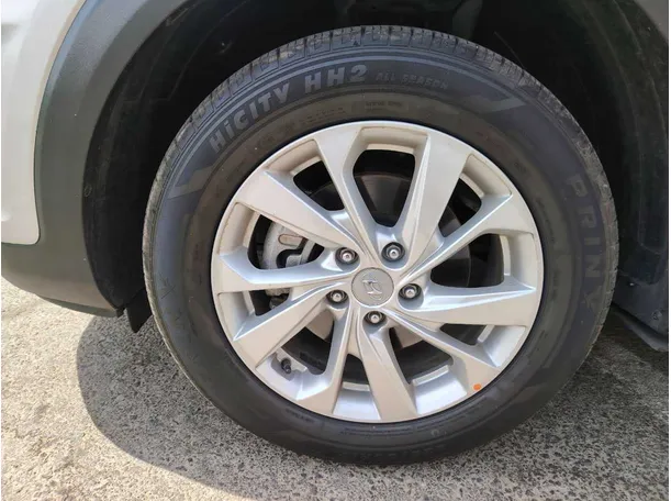 Car image 10