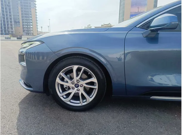 Car image 11