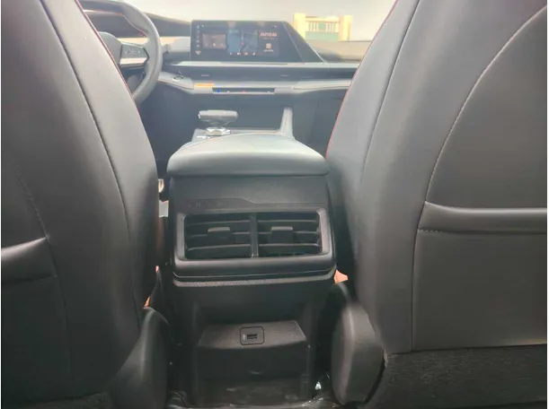 Car image 28
