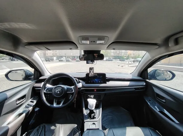 Car image 17