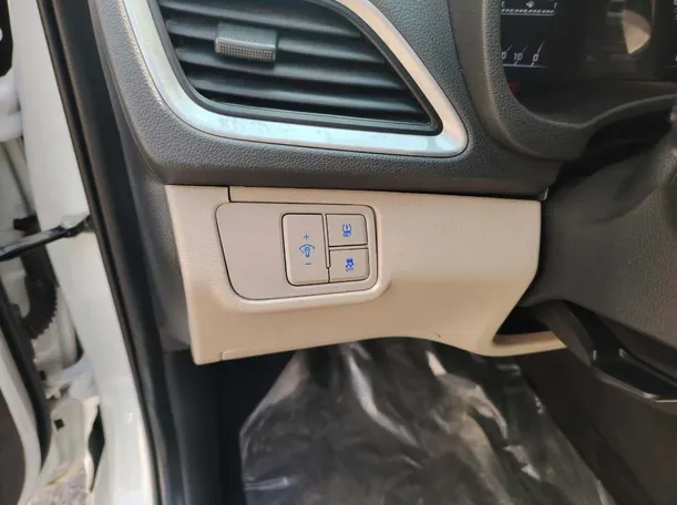 Car image 32