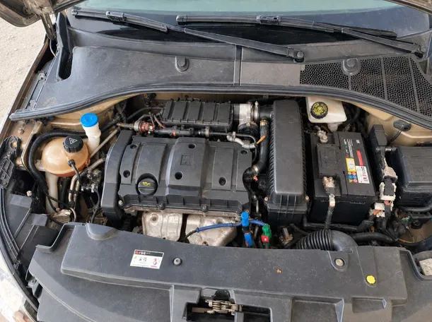 Car image 19